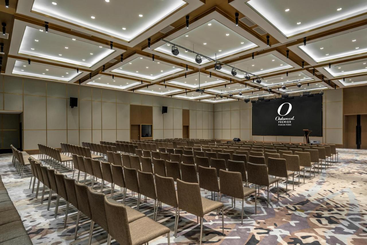 Oakwood Premier Phnom Penh Hotel Exterior photo