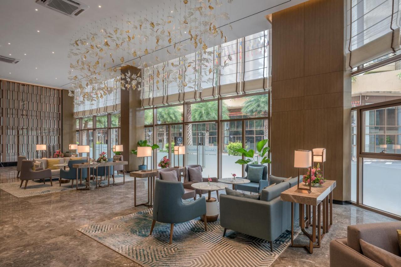 Oakwood Premier Phnom Penh Hotel Exterior photo