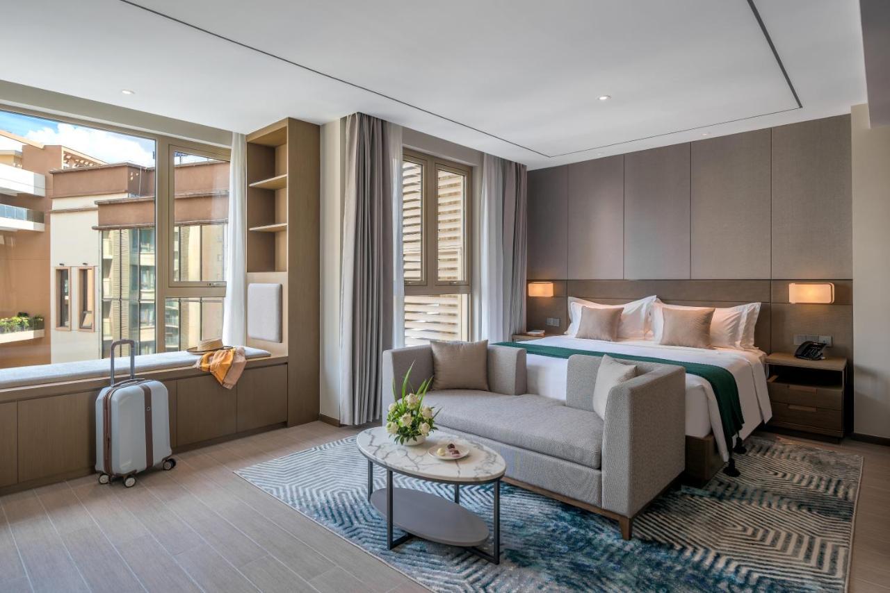 Oakwood Premier Phnom Penh Hotel Exterior photo