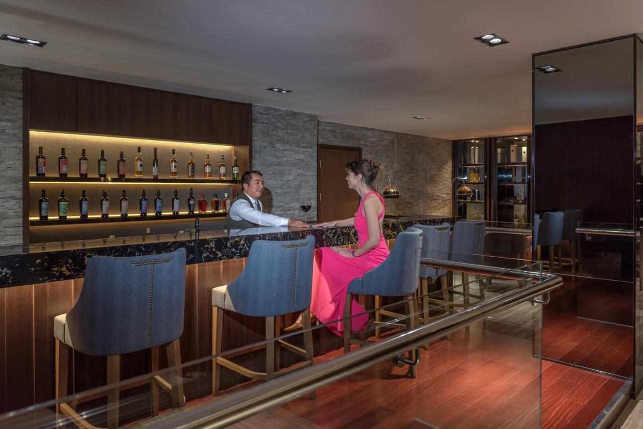 Oakwood Premier Phnom Penh Hotel Exterior photo
