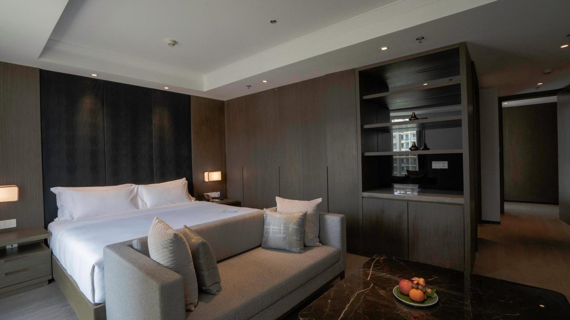 Oakwood Premier Phnom Penh Hotel Exterior photo