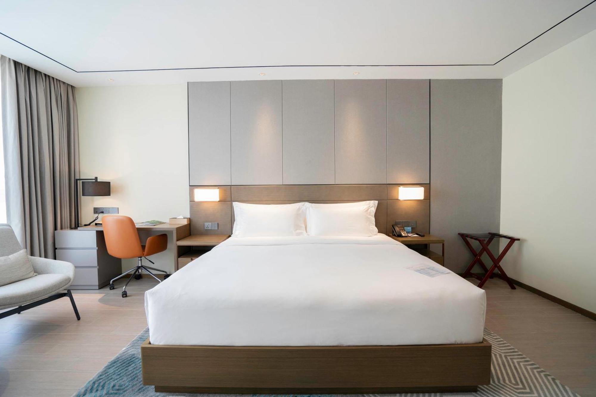 Oakwood Premier Phnom Penh Hotel Exterior photo