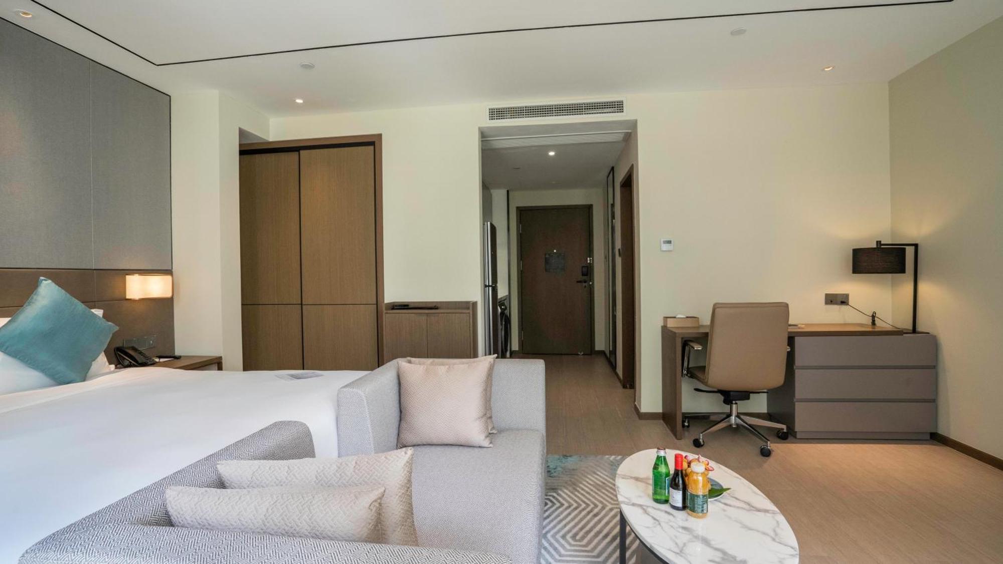 Oakwood Premier Phnom Penh Hotel Exterior photo
