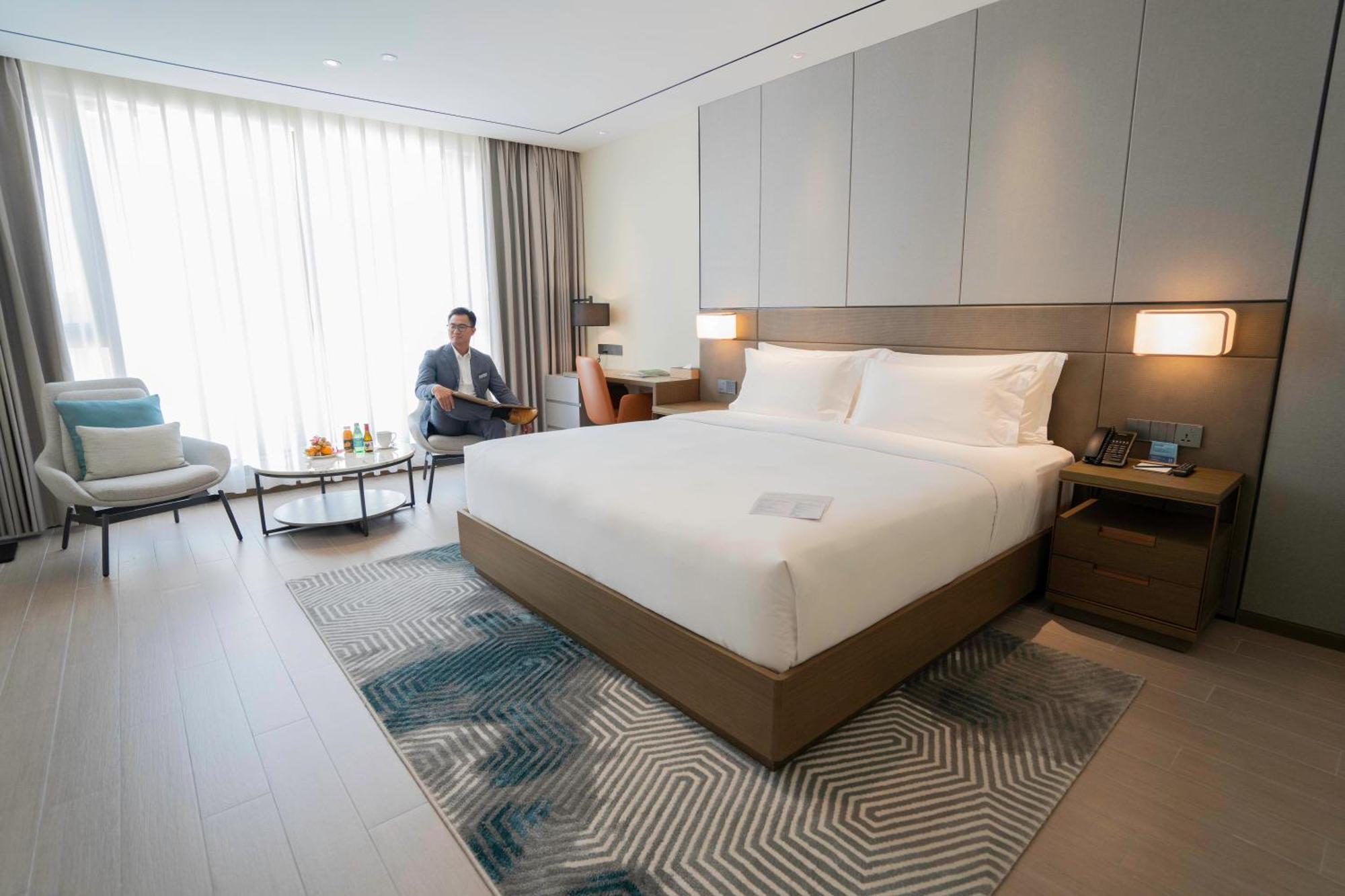 Oakwood Premier Phnom Penh Hotel Exterior photo