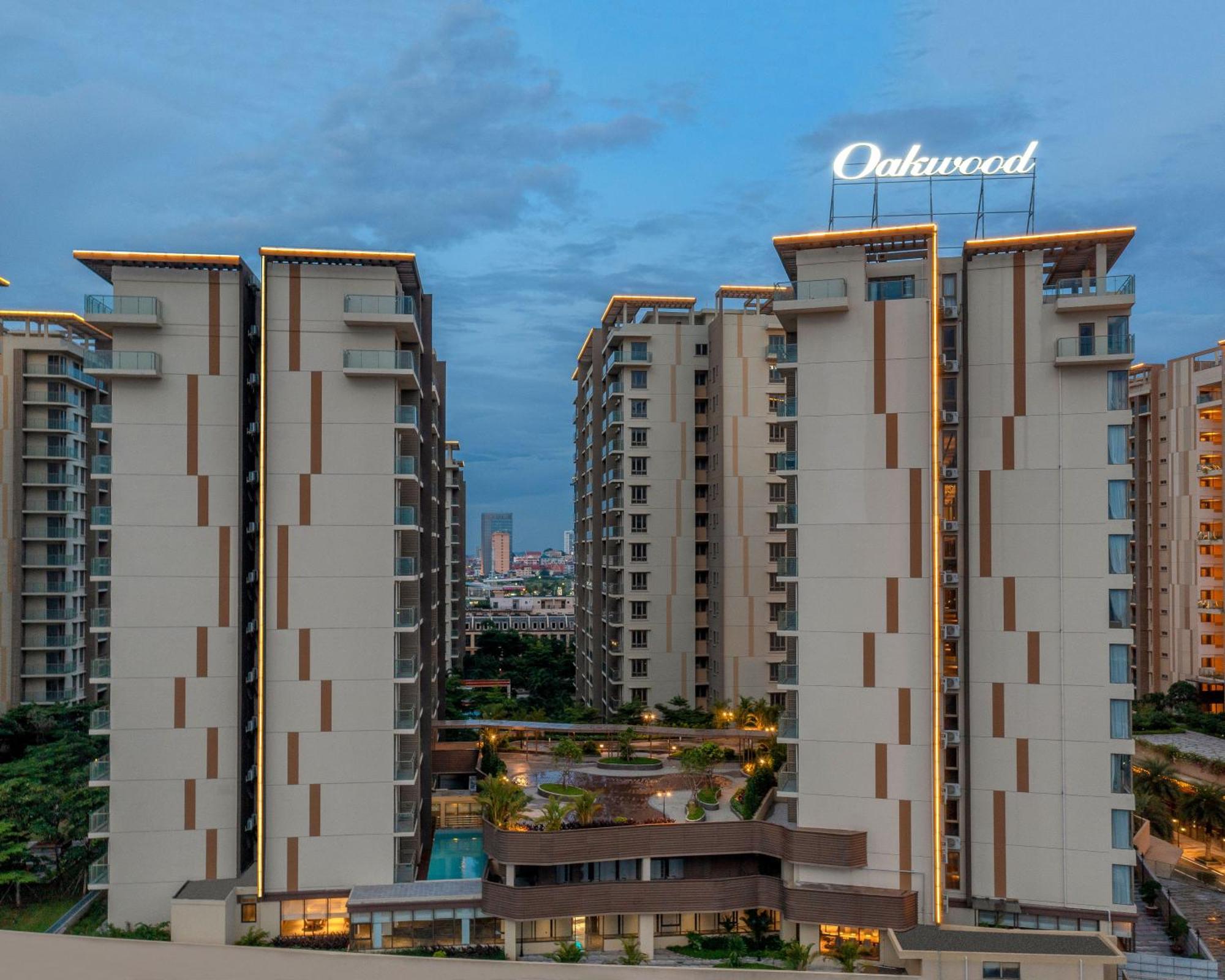 Oakwood Premier Phnom Penh Hotel Exterior photo